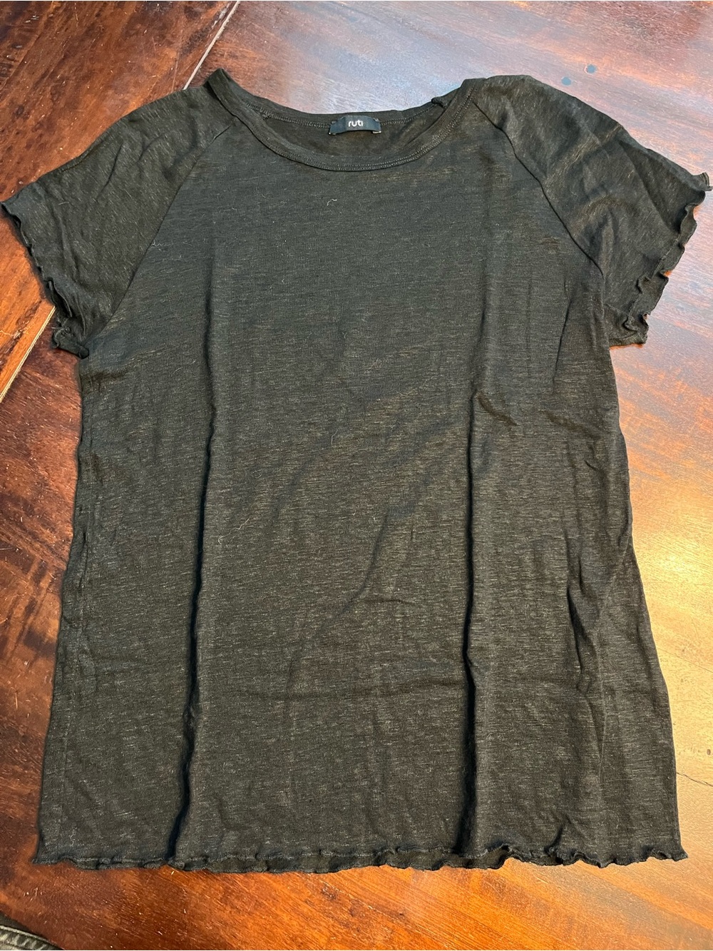 Ruti Black Short-Sleeve Crewneck Tee with Lettuce-Edge